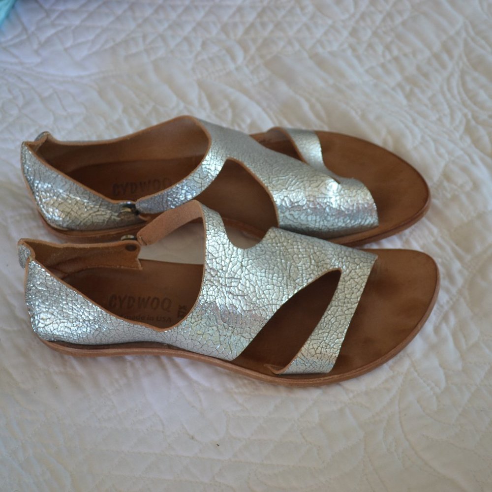 CYDWOQ Silver Lockdown Sandal